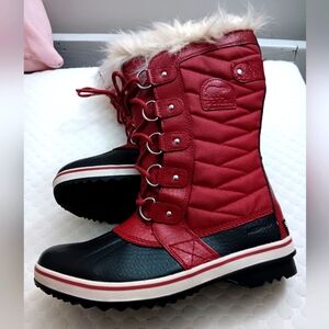 Red Sorel Tofino Waterproof Boots, size 9